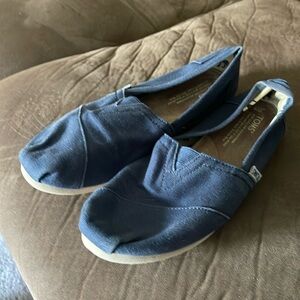 Navy Toms flats size 9